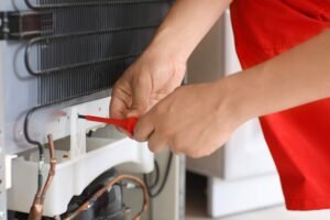 Seguro residencial com cobertura de danos elétricos reduz prejuízos com queima de eletrônicos